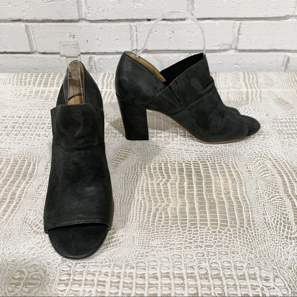 Me Too Women's Adam Tucker McKenna Cuoio Sandal - Picture 5 of 13